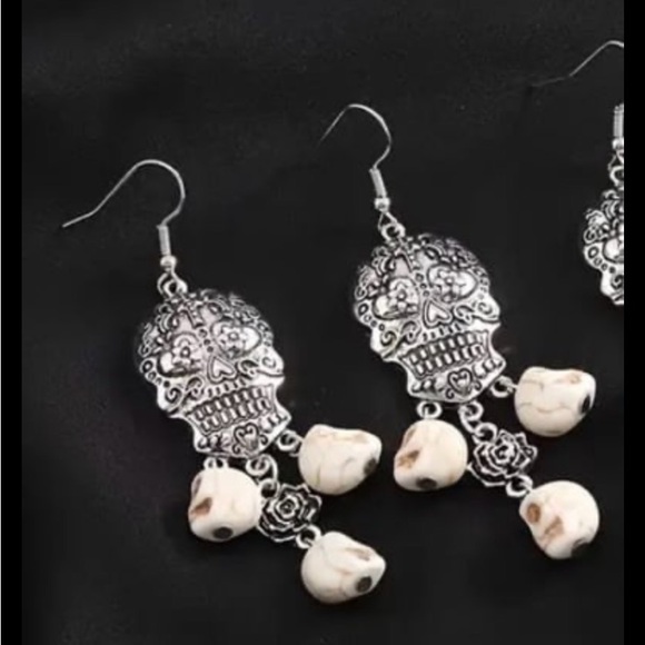 New! Boho-Chic White Skull Tassel Dangle Earrings - Vintage Punk Style for Women - Picture 1 of 6